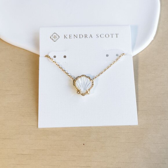 Kendra Scott Necklace | Brynne Shell | Gold Ivory Mother-of-Pearl - Picture 1 of 4